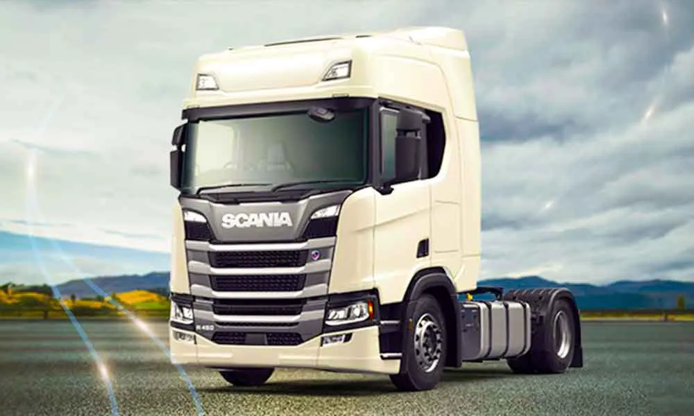 کامیون سفید رنگ اسکانیا سری R