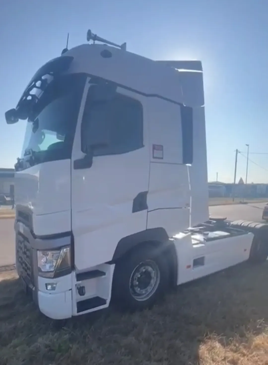 کشنده رنو تی 480 مدل 2020 با کارکرد زیر 490 هزار کشنده رنو تی 480 مدل 2020 با کارکرد زیر 490 هزار